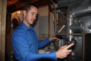 energy expert assessing home performance
